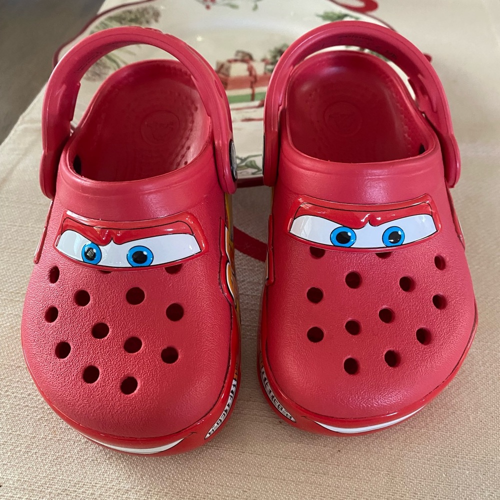 NWOB NEW
Crocs Lightning McQueen Clog Toddler Size 7 Light Up Disney Pixar Cars